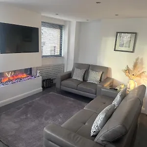 https://apt-luxury-city-centre-overlooking-custom-house-sqaure.belfasthotelsireland.com